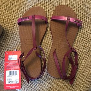 NWT Size 6W Havaianas Sandals with Straps